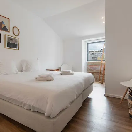 Lovelystay - Contemporary Portuguese Loft *