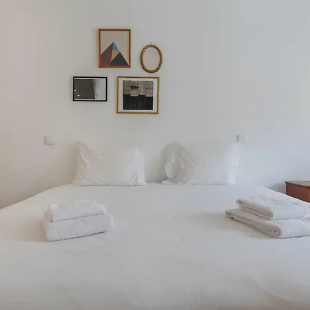 Lovelystay - Contemporary Portuguese Loft شقة