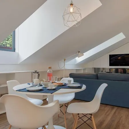 Lovelystay - Contemporary Portuguese Loft شقة Lisboa