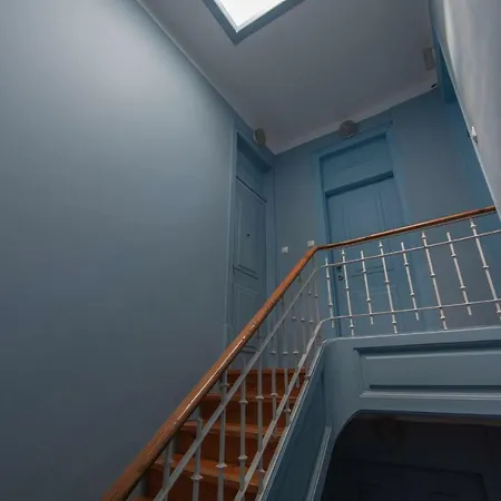 Lovelystay - Contemporary Portuguese Loft شقة